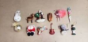 lot 162 image: Lot of 12 Christmas Ornaments