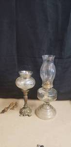 lot 189 image: Oil Lamp and Electric Lamp with Mercury Glass Shade