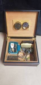 lot 191 image: Cigar Box of Vintage Costume Jewelry and Accessories