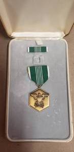 lot 193 image: Lot of WWII Insignias - 79th Field Artillary Officers Collar Insignia, Field Artillary Officers Lapel Insignia, and Expert Arms Qualification Marksmanship Badges