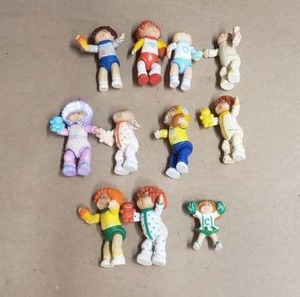 lot 219 image: Lot of Cabbage Patch Figures