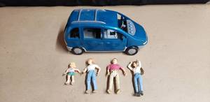 lot 275 image: 1999 Fisher-Price Loving Family Minivan with Family Figures