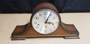 lot 278 image: Linden Antique Mantle Clock
