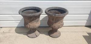 lot 291 image: Lot of 2 Planters