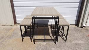 lot 293 image: Table with 4 Chairs - Table Measure 43L x 28W x 36H