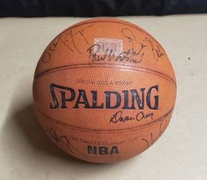 lot 5 image: 1998-1999 Seattle Supersonics Team Autographed Basketball - Includes Gary Payton, Vin Baker, Detlef Schrempf and MORE