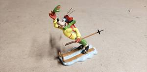 lot 119 image: Walt Disney Goofy Christmas Ornament