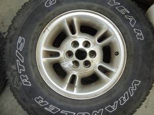 lot 393 image: GOODYEAR WRANGLER 31X10.50 R15 LT- 6 LUG RIM