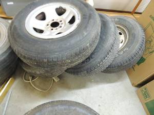 lot 395 image: HANKOOK 22575-15 QTY 2 UNIROTAL 23570-15  X1 CONNELL 19565-15 PLUS 2 MORE TIRES