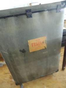 lot 152 image: Rolling jewlery case with display boards 18x30x8