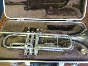lot 217 image: Marana brand silver TRUMPET horn in gray case