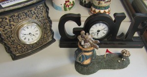 lot 222 image: Tabletop clock, 11 golf clock, single hole golf putt