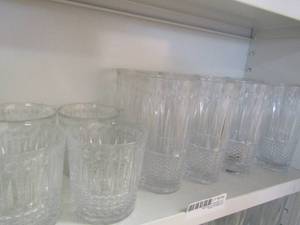 lot 254 image: 4 bubble glass juice glasses n 6 tea glasses