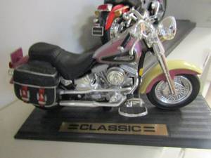 lot 269 image: Pink Harley classic and red shadow classic bikes