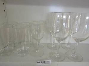 lot 272 image: 10 count plastic wine glasses