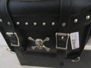 lot 276 image: Harley Davidson saddlebag lunch box