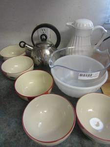 lot 287 image: 4 floral soup bowls, 2 tea kettles, measuring cup white econserve water pitcher