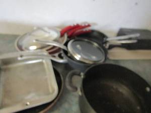 lot 291 image: Assorted pots & pans Wolfgang puck, Silverstone Meyer, etc.