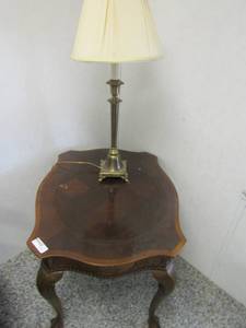 lot 294 image: Side table 26x25x32 with lamp 34 tall