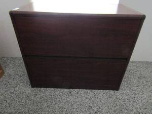 lot 325 image: HON brand solid wood 2 drawer file cabinet 20x36x29