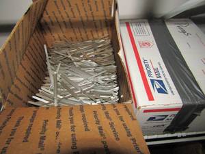 lot 323 image: Office supply assorted metal prongs