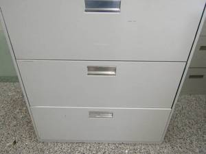 lot 344 image: 2 matching 3 drawer metal file cabinets 40x36x19