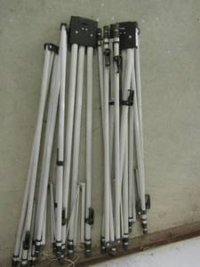lot 363 image: Lot of 6 adjustable tripods 36