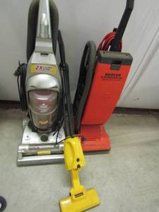 lot 373 image: 3 Vacume cleaners including Bissel power groom pet and hoover
