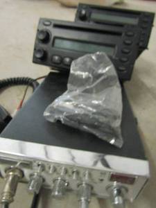 lot 364 image: CV radio Uniden American corp. model PC68XL, car radioCDcassette model M900-1 and car radio CD model M9900A-ID