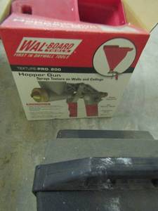 lot 376 image: Craftsman airless sprayer in carry case plus wallboard hopper gun #52-020