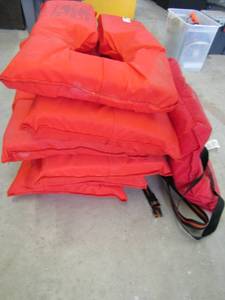 lot 384 image: 6 life jackets  and life device