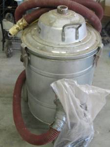 lot 4 image: Pullman shop vac