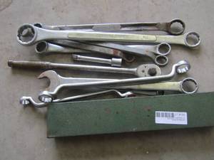 lot 195 image: 10 plus socket wrenches plus green box with  socket set