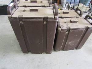 lot 33 image: 4 Cambro water reservoirs two are 24x16x9 and two are 18x16x9