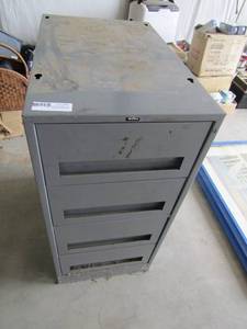 lot 35 image: Tennsco brand metal 4 drawer file cabinet 32x24x15