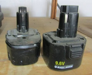 lot 80 image: 2 DeWalt boxes, DeWalt 14.4  battery and B&D 9.6 V battery