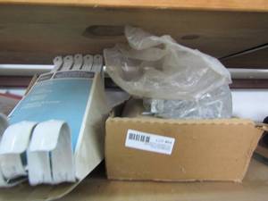 lot 64 image: 5 pack shelf brackets plus chain metal brackets