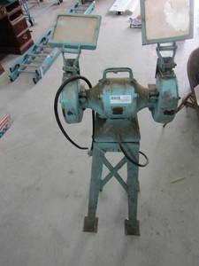 lot 16 image: 5 heavy duty electric bench grinder Vandom brand 47T