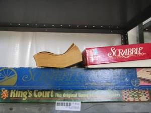 lot 124 image: Kings court checkers, 2 scrabble games and scrabble book