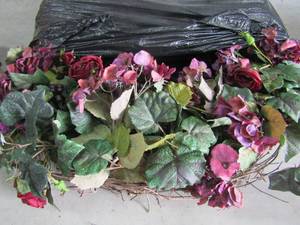 lot 109 image: Large wickerfloral wreath 32W