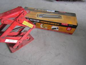 lot 136 image: 41412 scissor jack plus workforce 14 tile cutter in box