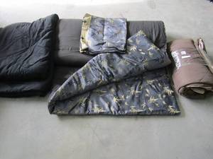 lot 116 image: Lot of blankets