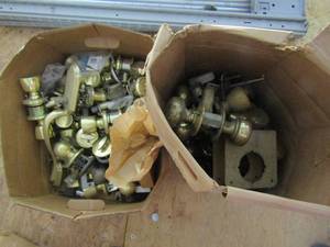 lot 427 image: VARIOUS DOOR KNOBS & LOCKS - 2 BXS