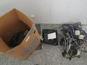 lot 360 image: VARIOUS PHONE & COMPUTOR WIRES