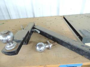 lot 431 image: Black Trailer Hitch Ball Mount W 2 BALL X 2