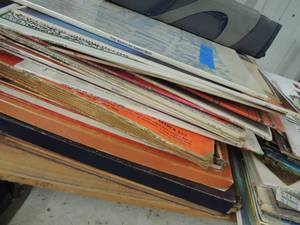 lot 435 image: RECORD ALBUMS  & CDS