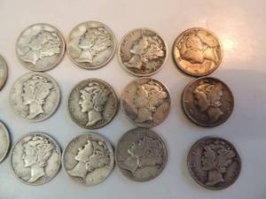 lot 39 image: MERCURY DIMES  1940S QTY 14