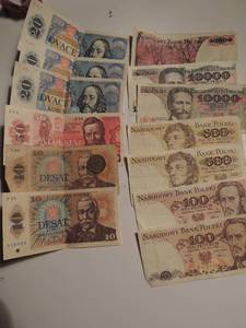 lot 90 image: Poland and Czechoslovakian money