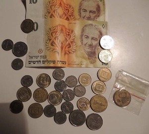 lot 94 image: Israel coins & paper money (2 10stegunlim & Golda Meir