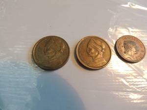 lot 117 image: 1982 Drachma 1978 Drachma 1974 Cinco centavo